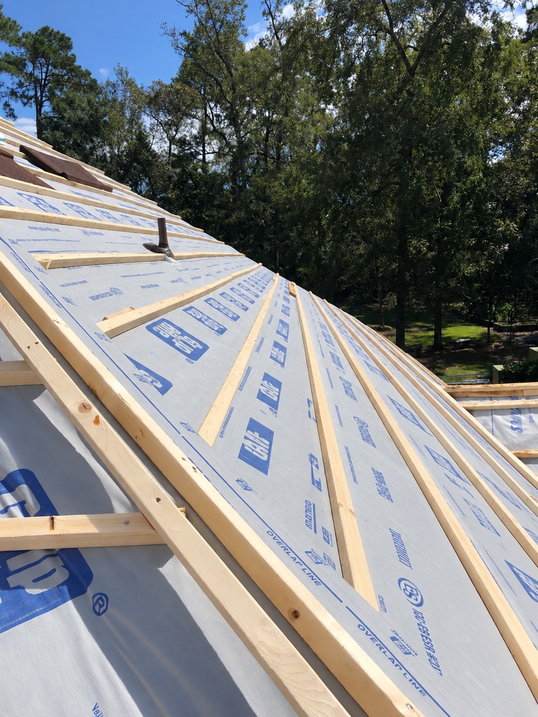 Roof installation with underlayment and wood battens for a stone-coated steel system